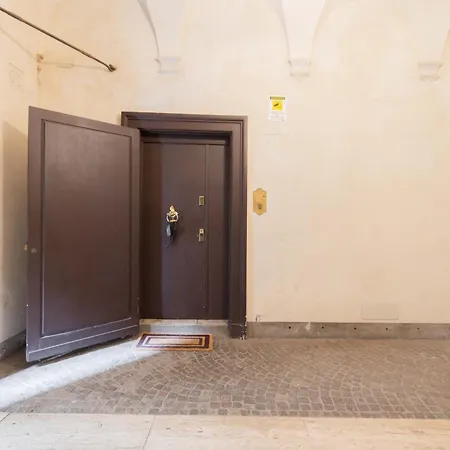 Beatrix In Trastevere By Nosdom Rom